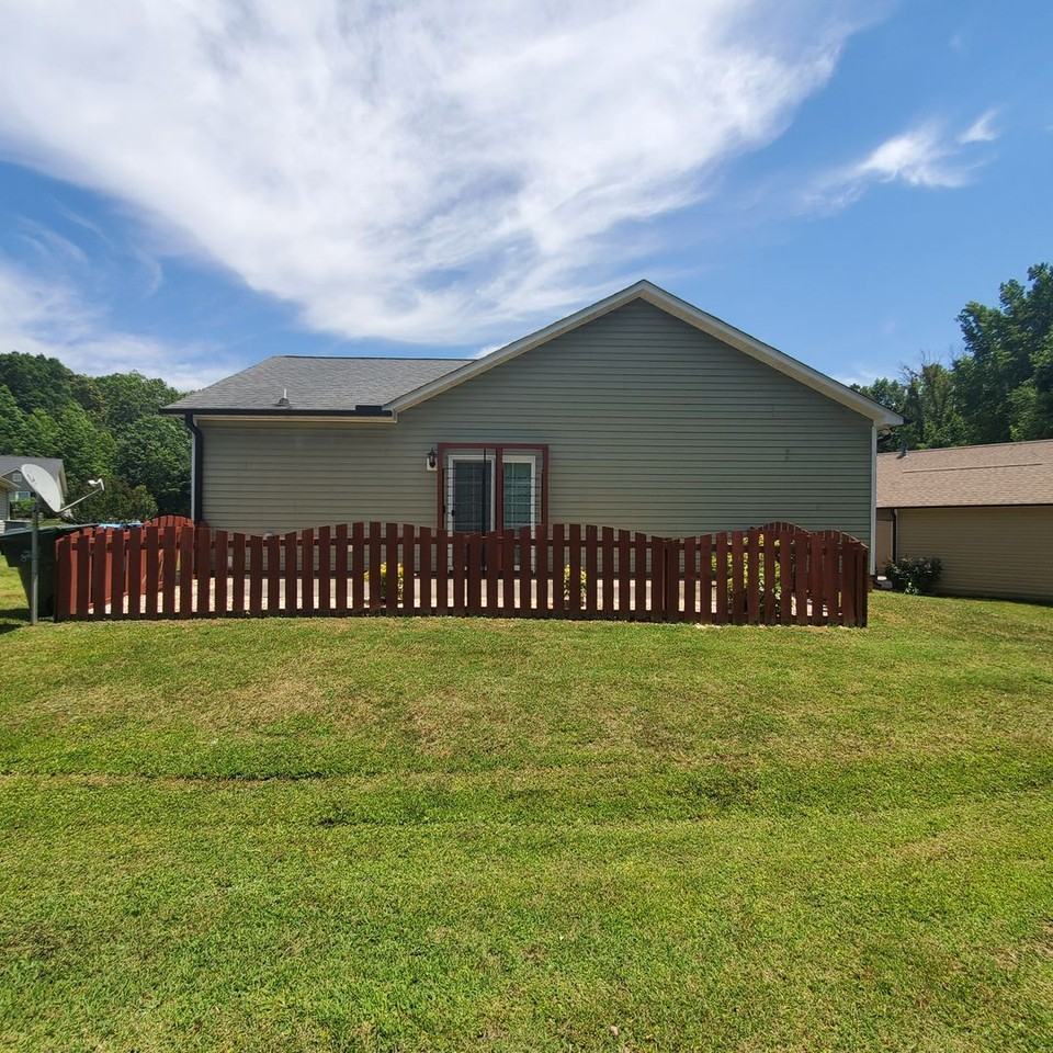 2103 Chantilly Ln - Photo 3 of 4