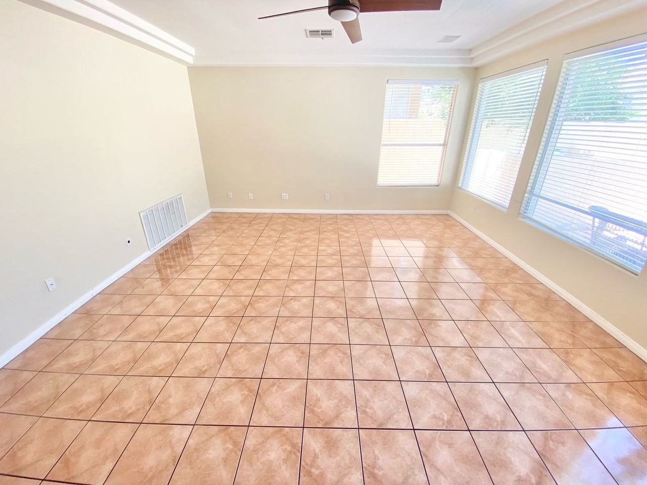 8412 Bay Crest Dr - Photo 6 of 43