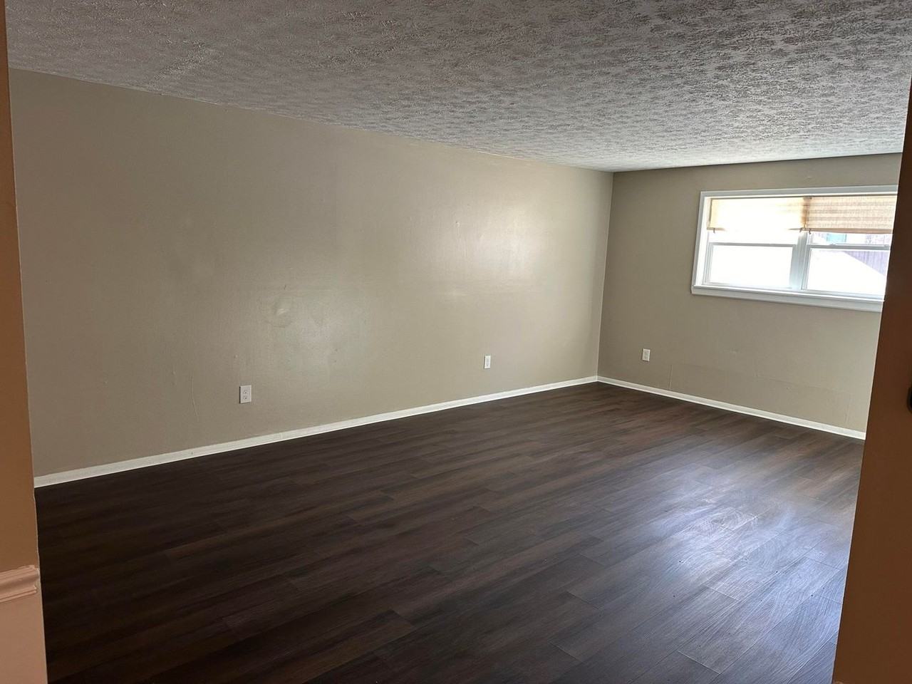 4902 - BLDG - Photo 3 of 50