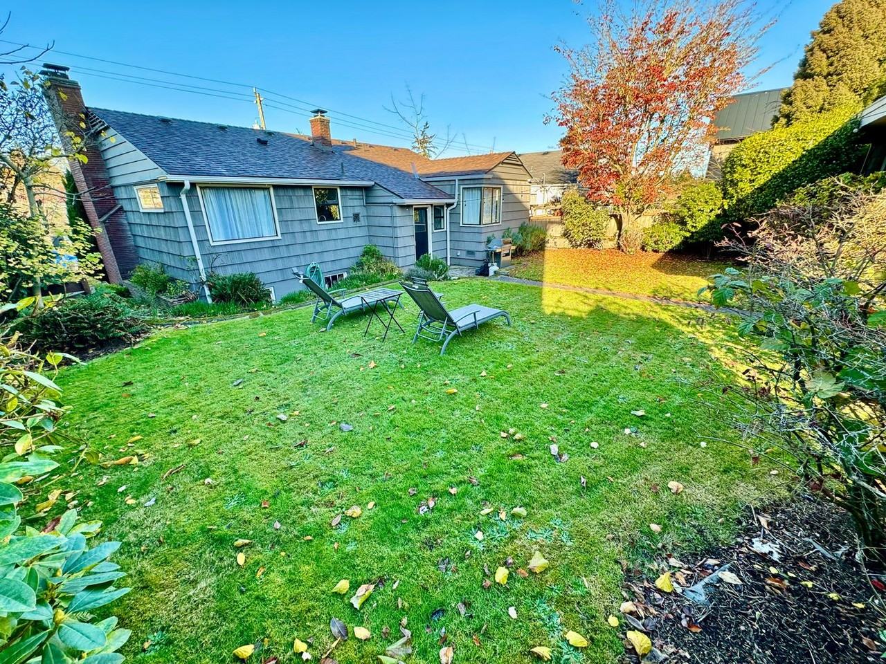 8054 29th Ave Nw - Photo 3 of 23