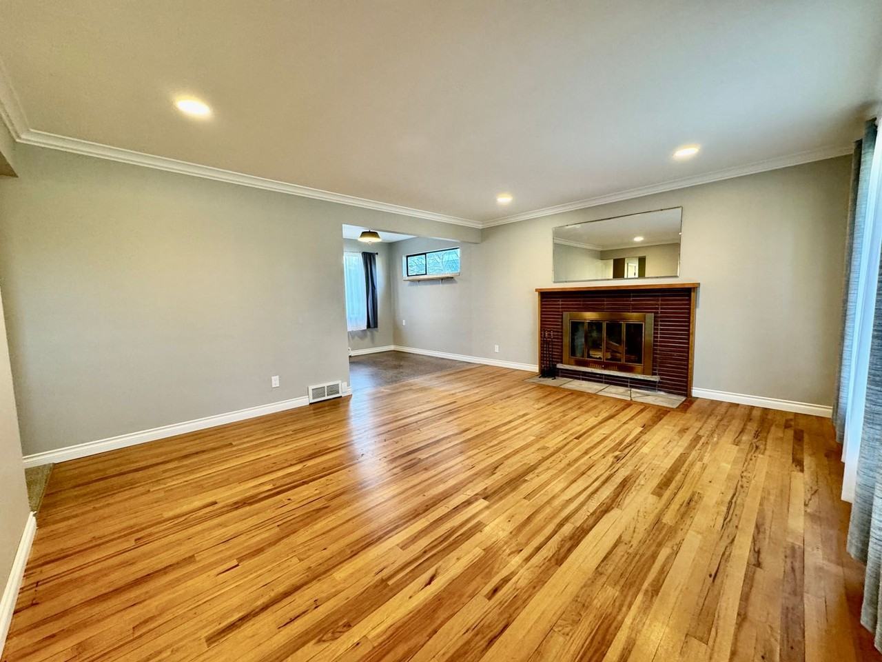 8054 29th Ave Nw - Photo 4 of 23