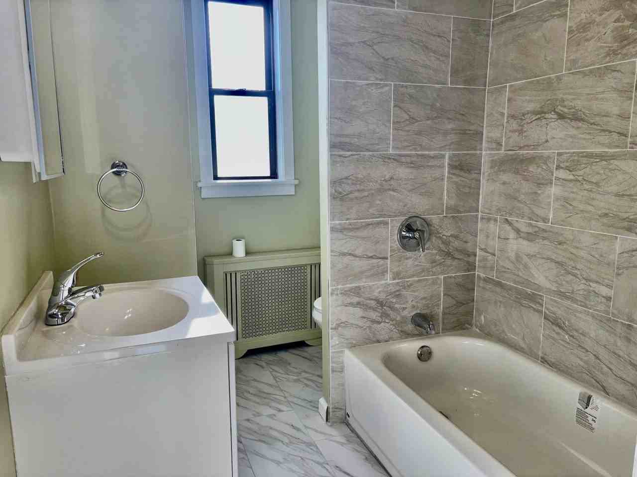 2546 S Broad St - Photo 4 of 10