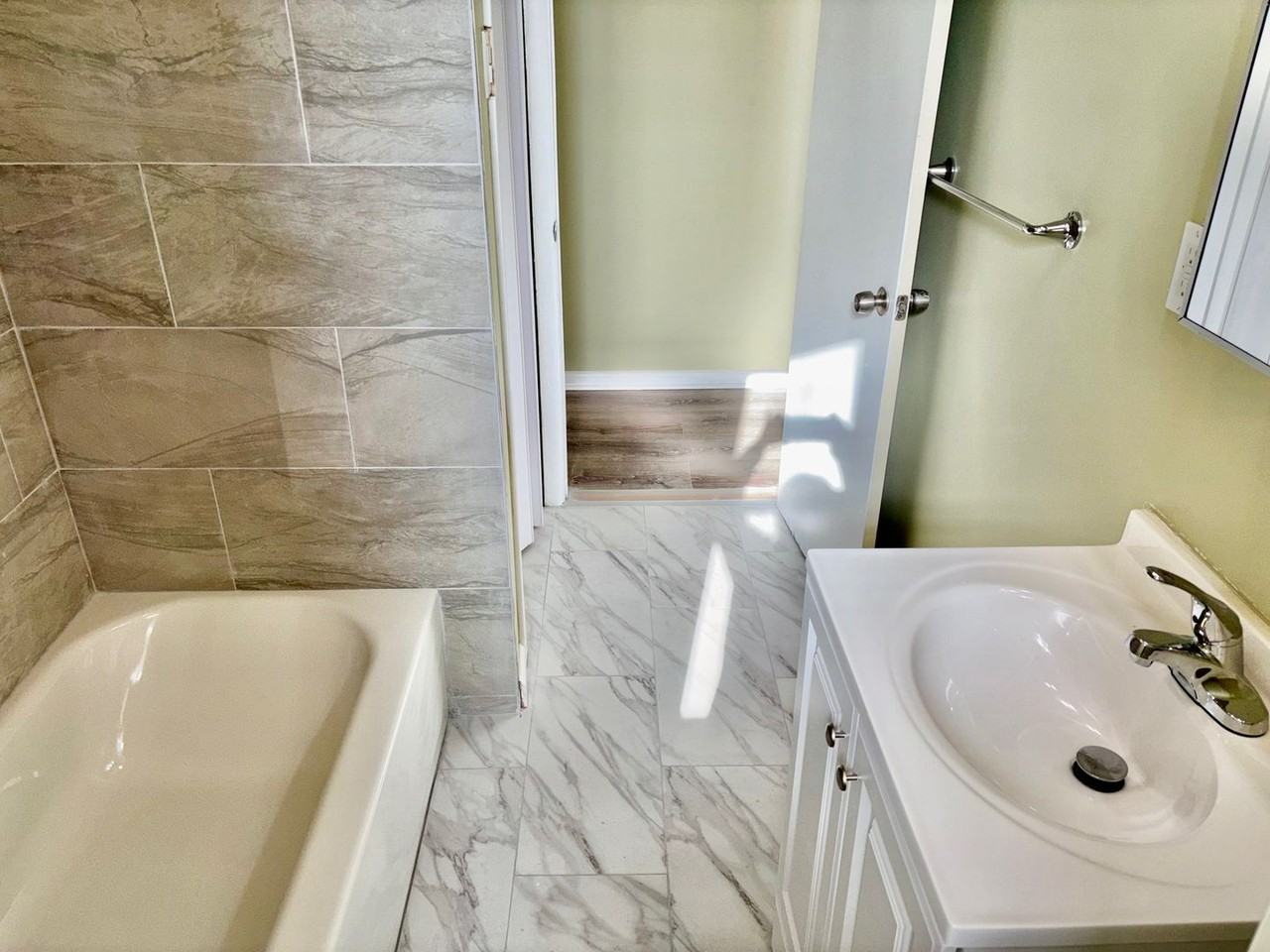 2546 S Broad St - Photo 5 of 10