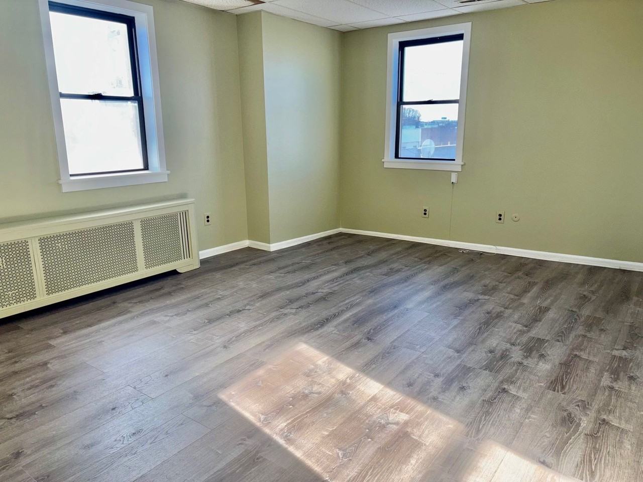 2546 S Broad St - Photo 6 of 10