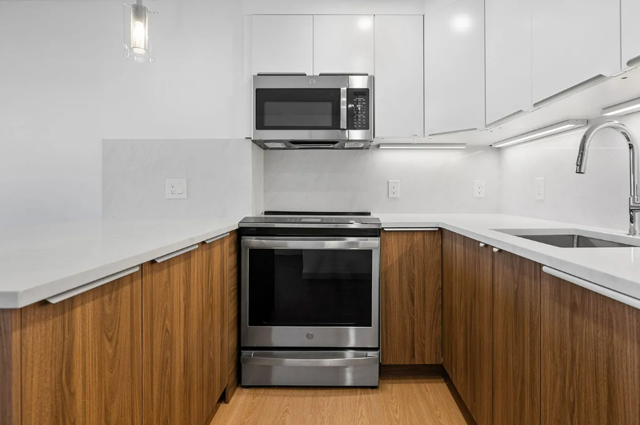 1241 Beacon St - Photo 2 of 4
