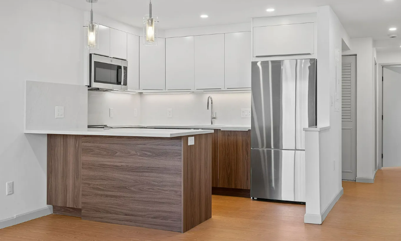 1241 Beacon St - Photo 4 of 4