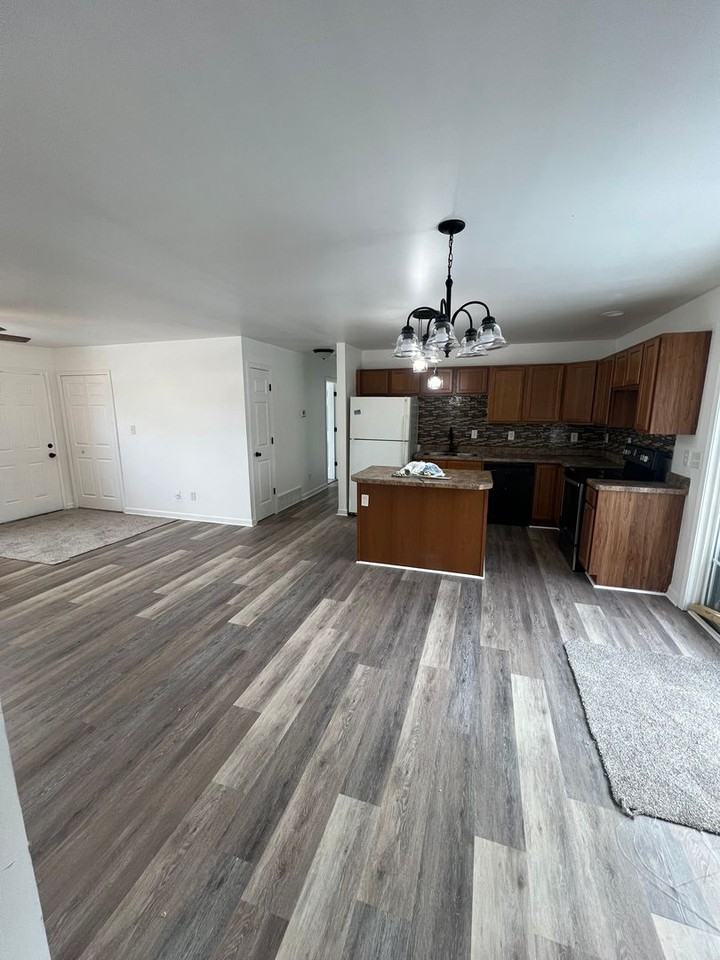 805 Diane Ct - Photo 2 of 19