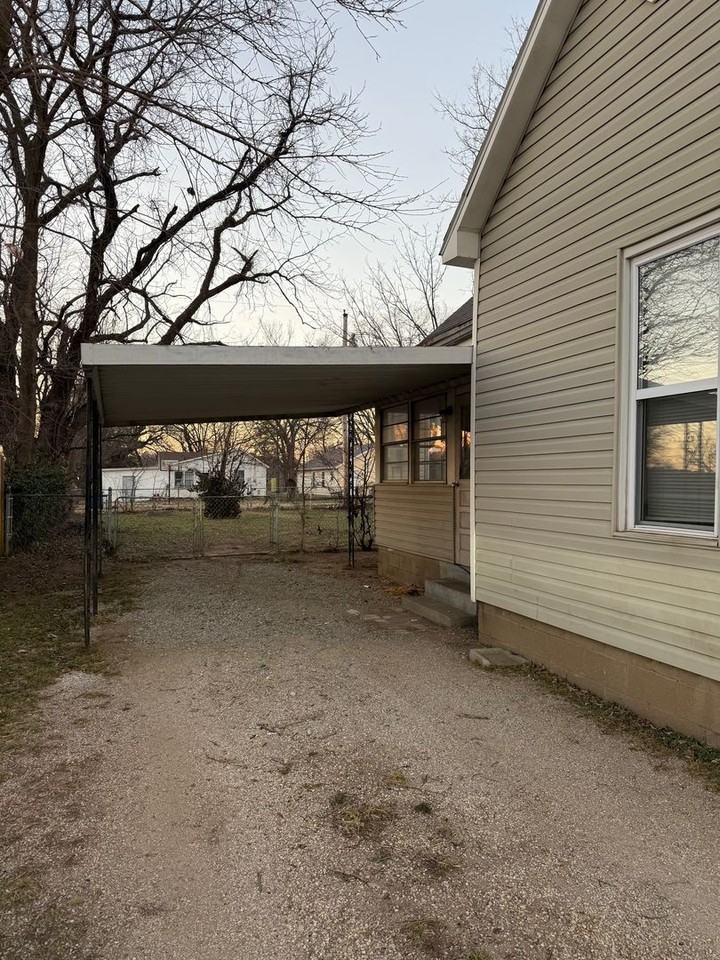 820 Indiana Ave - Photo 2 of 12