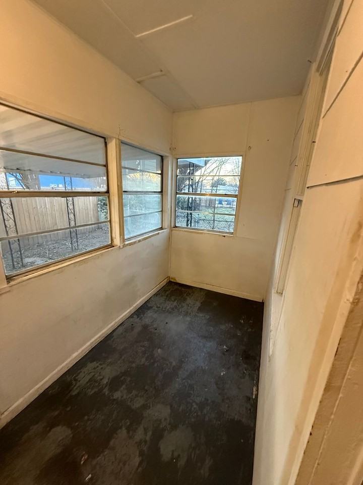 820 Indiana Ave - Photo 7 of 12