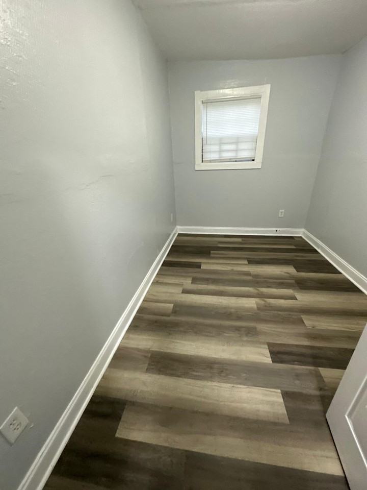 1436 W 25th St - Photo 2 of 22