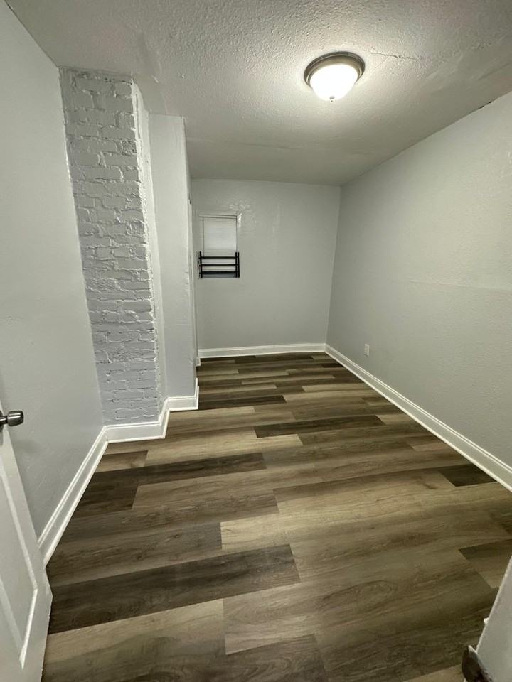 1436 W 25th St - Photo 7 of 22