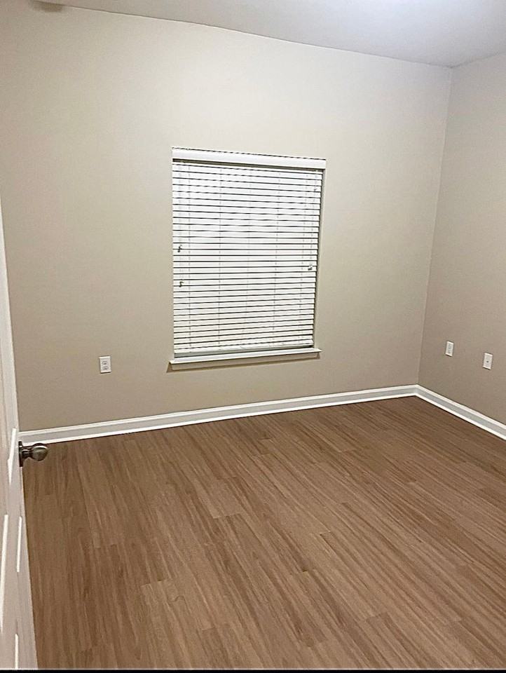 1115 Baton Rouge Ct - Photo 3 of 11