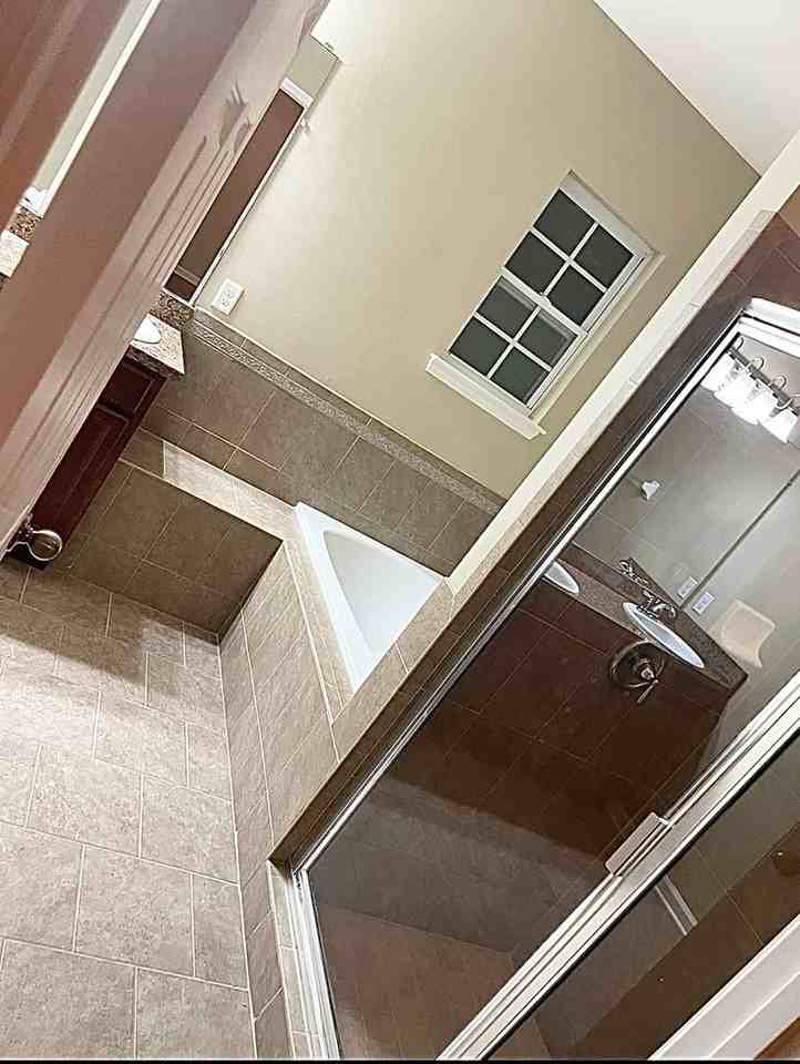 1115 Baton Rouge Ct - Photo 4 of 11