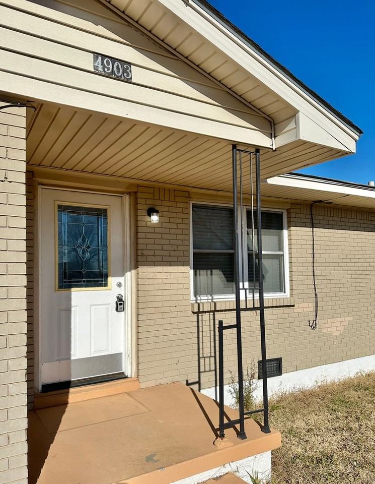 4903 Nw Lindy Ave - Photo 3 of 25