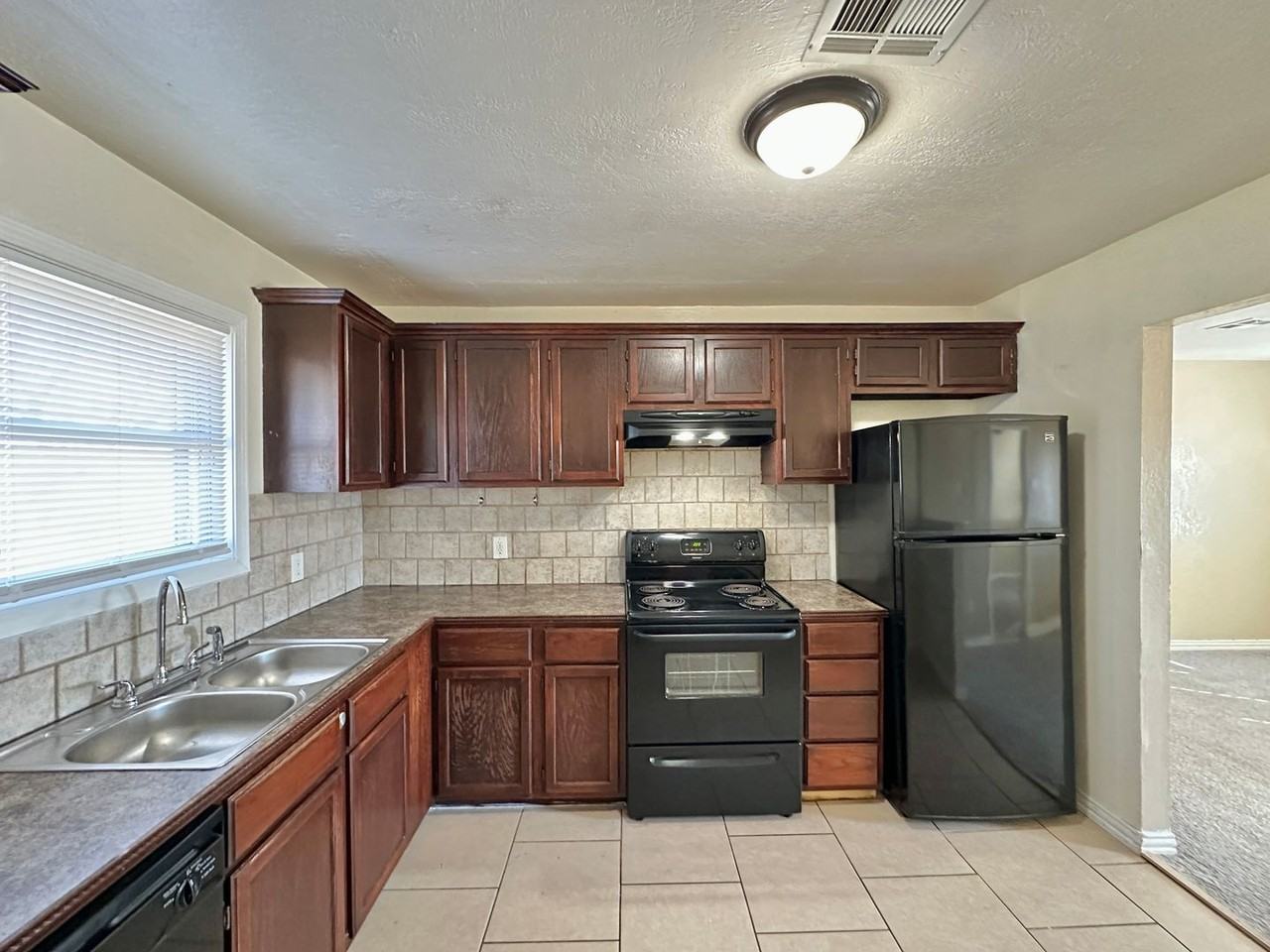 4903 Nw Lindy Ave - Photo 7 of 25