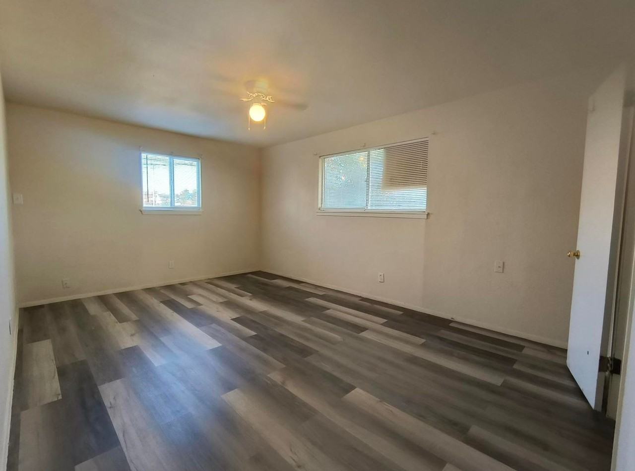 202 W 17th St - Photo 4 of 7