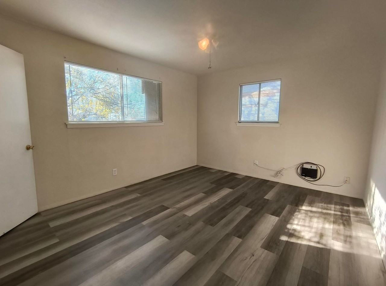 202 W 17th St - Photo 6 of 7