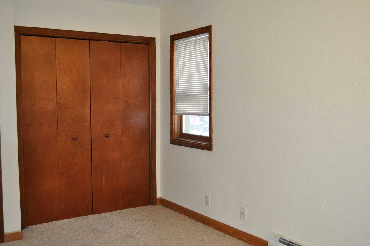 624 S 20th St - Photo 6 of 12