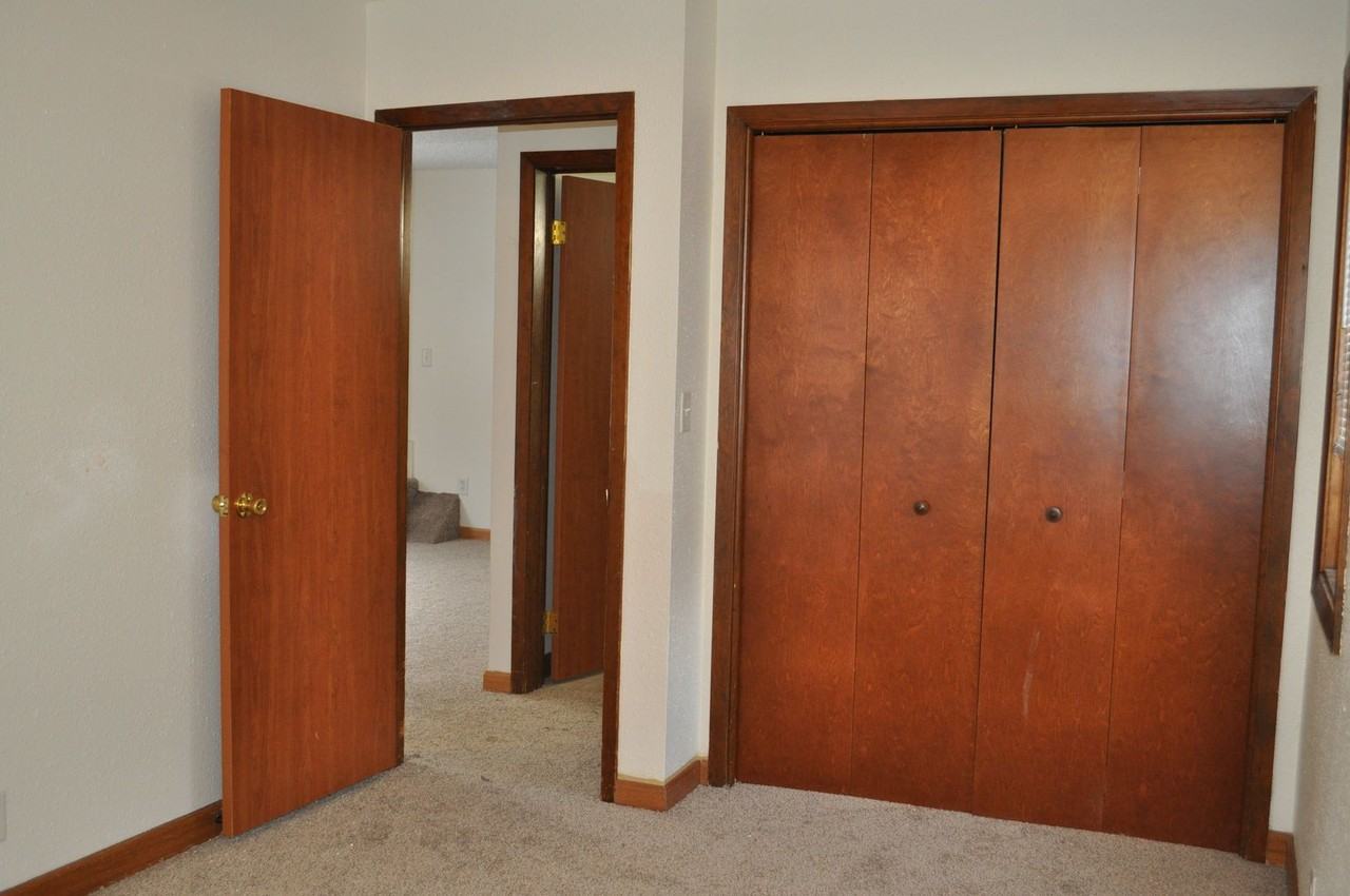 624 S 20th St - Photo 7 of 12