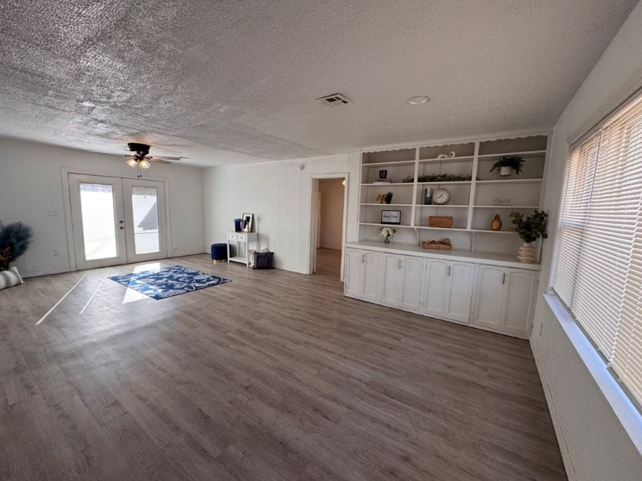 3020 Shirley Ln - Photo 3 of 17