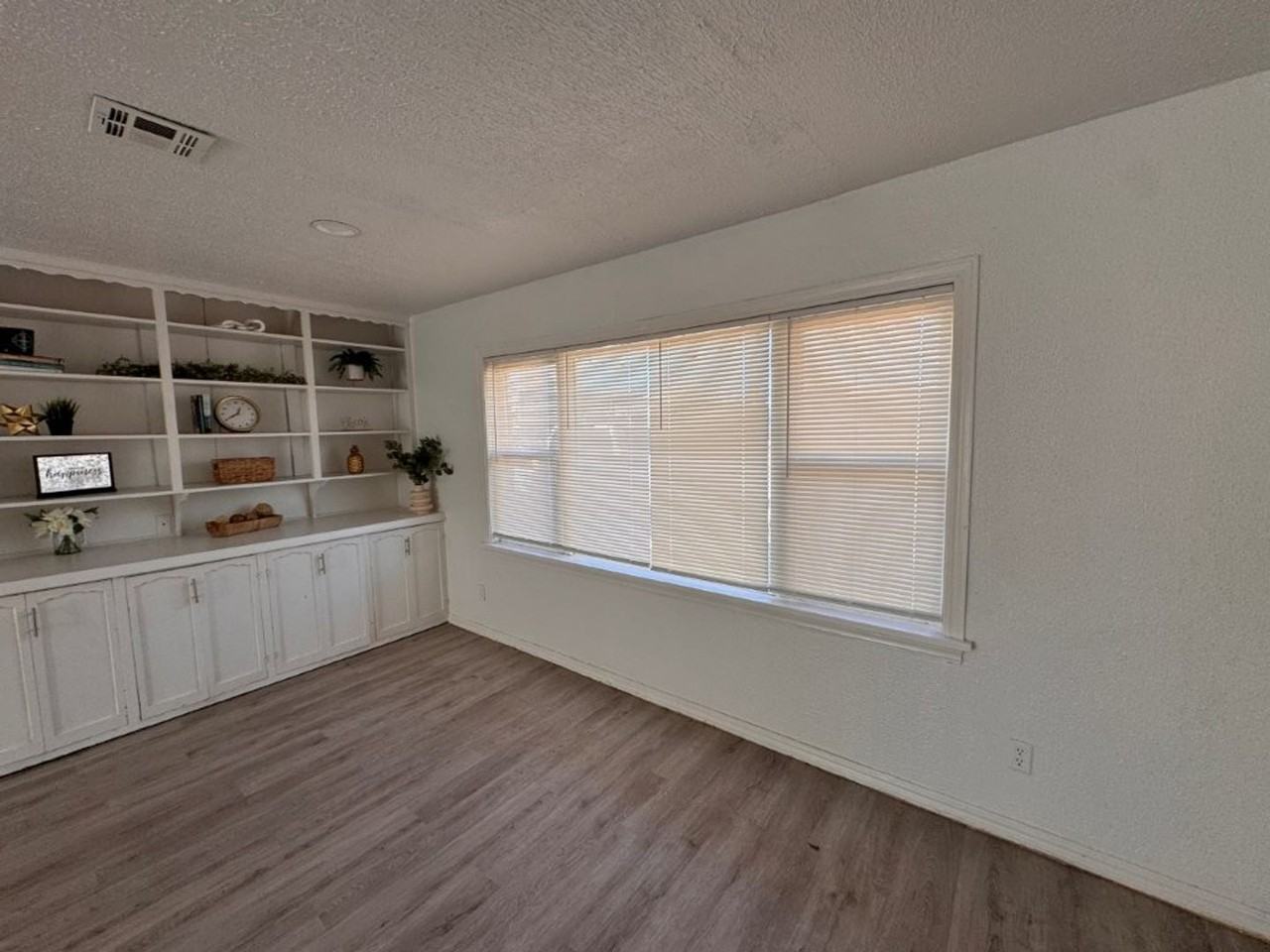 3020 Shirley Ln - Photo 4 of 17