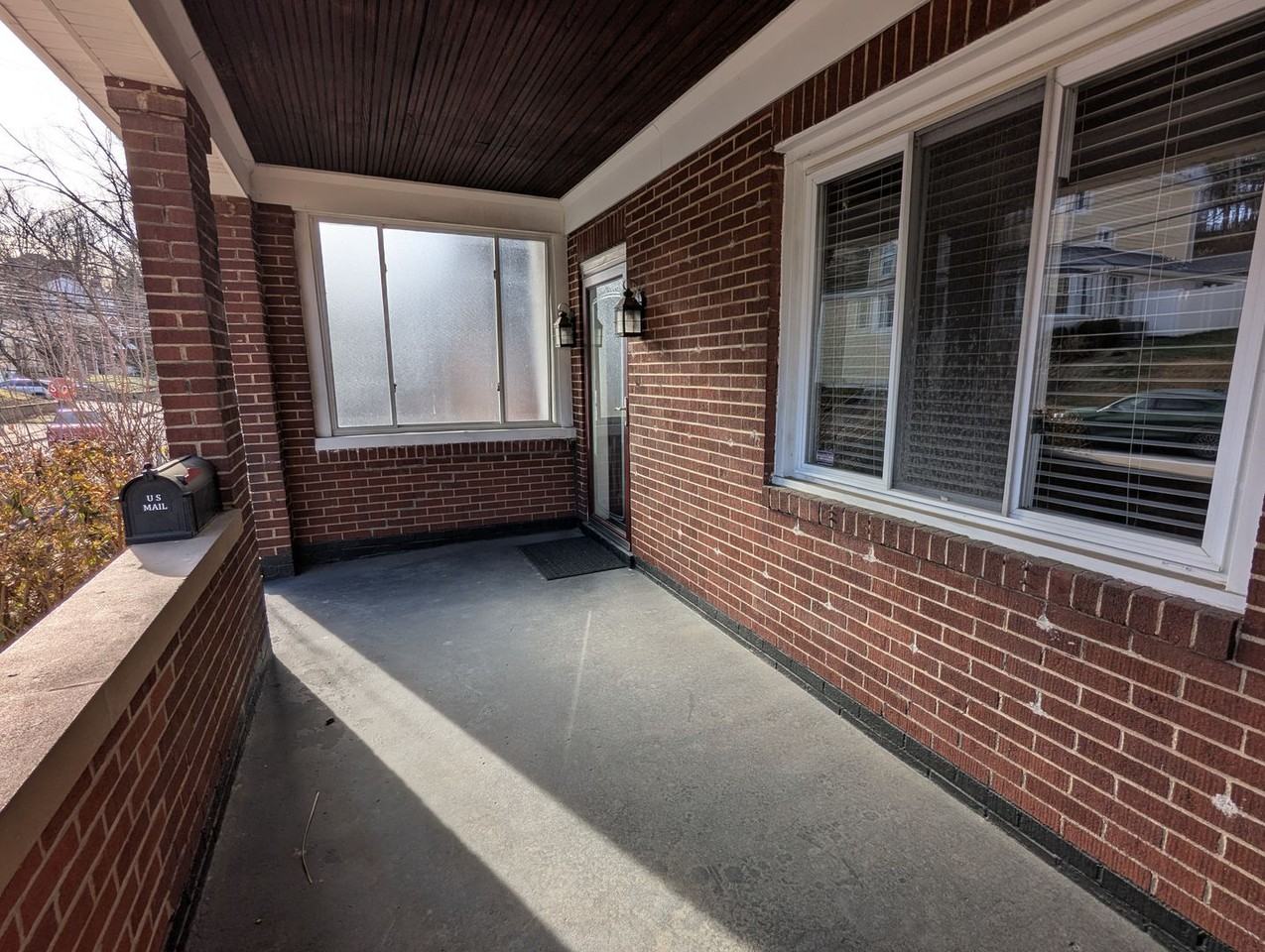 212 Plymouth St - Photo 2 of 26