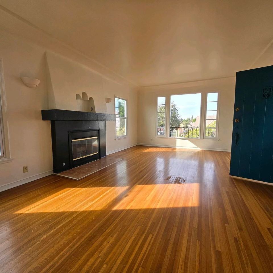 1608 S Hayworth Ave - Photo 7 of 17