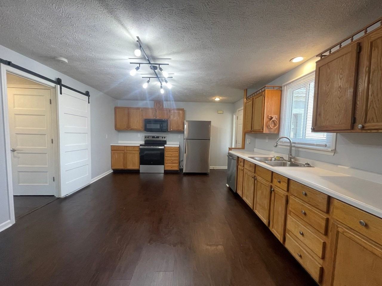 803 S Adams St - Photo 3 of 15