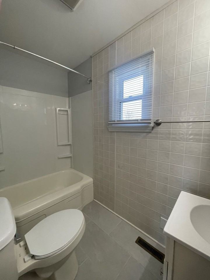 803 S Adams St - Photo 7 of 15