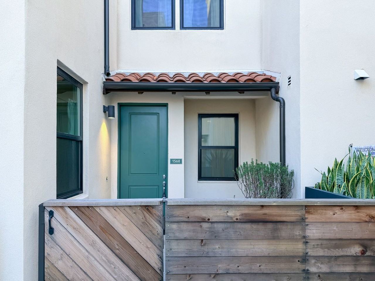 1568 E Thompson Blvd - Photo 2 of 44