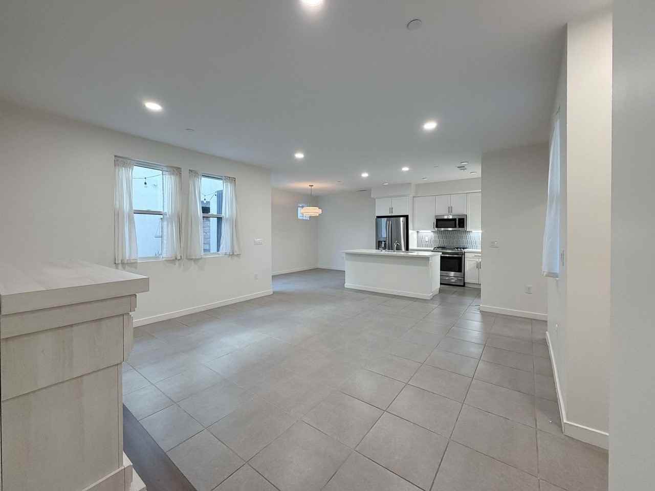 1568 E Thompson Blvd - Photo 4 of 44