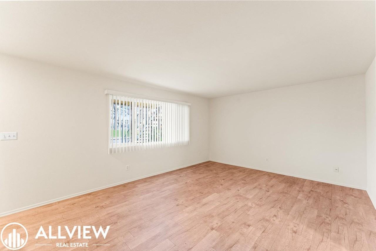 16731 Bartlett Ln - Photo 2 of 20