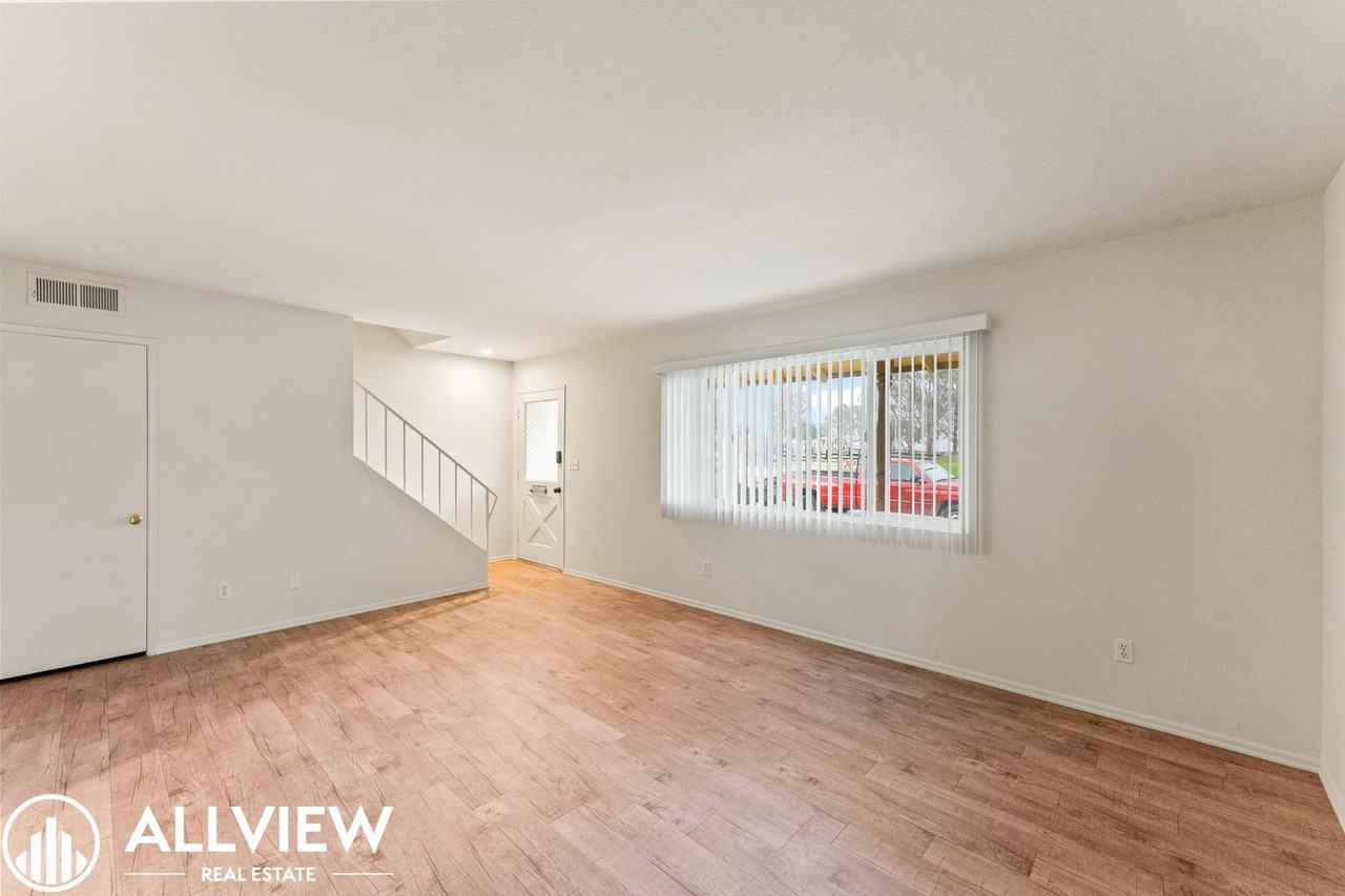 16731 Bartlett Ln - Photo 3 of 20