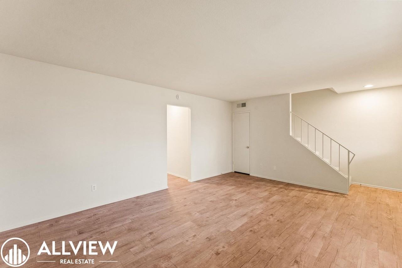 16731 Bartlett Ln - Photo 4 of 20