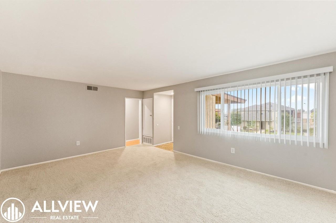 16781 Bardon Ln - Photo 4 of 20