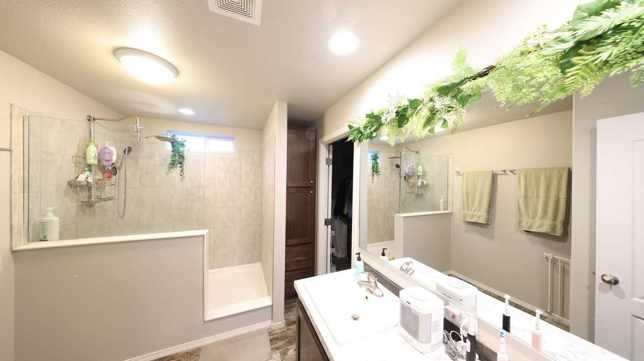 926 Donald Ave - Photo 4 of 9