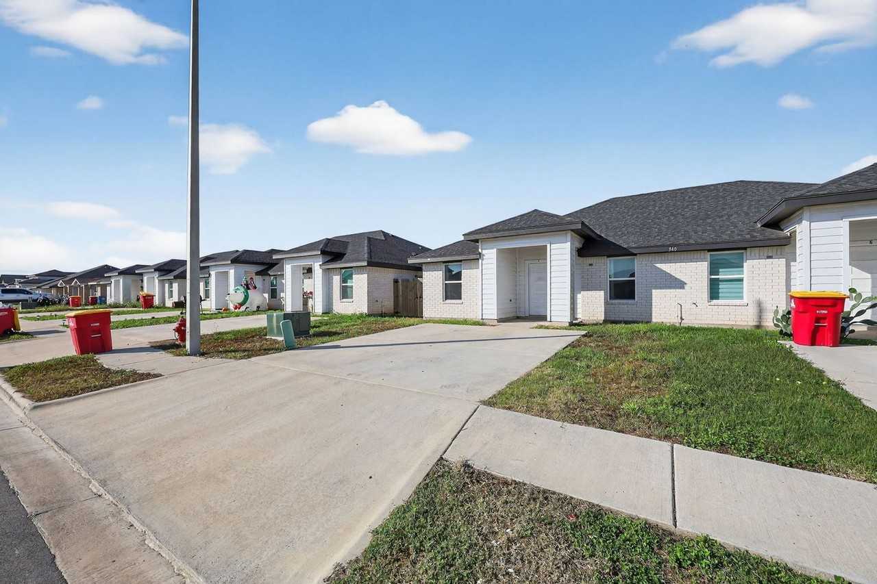 340 Uva Ln - Photo 2 of 26