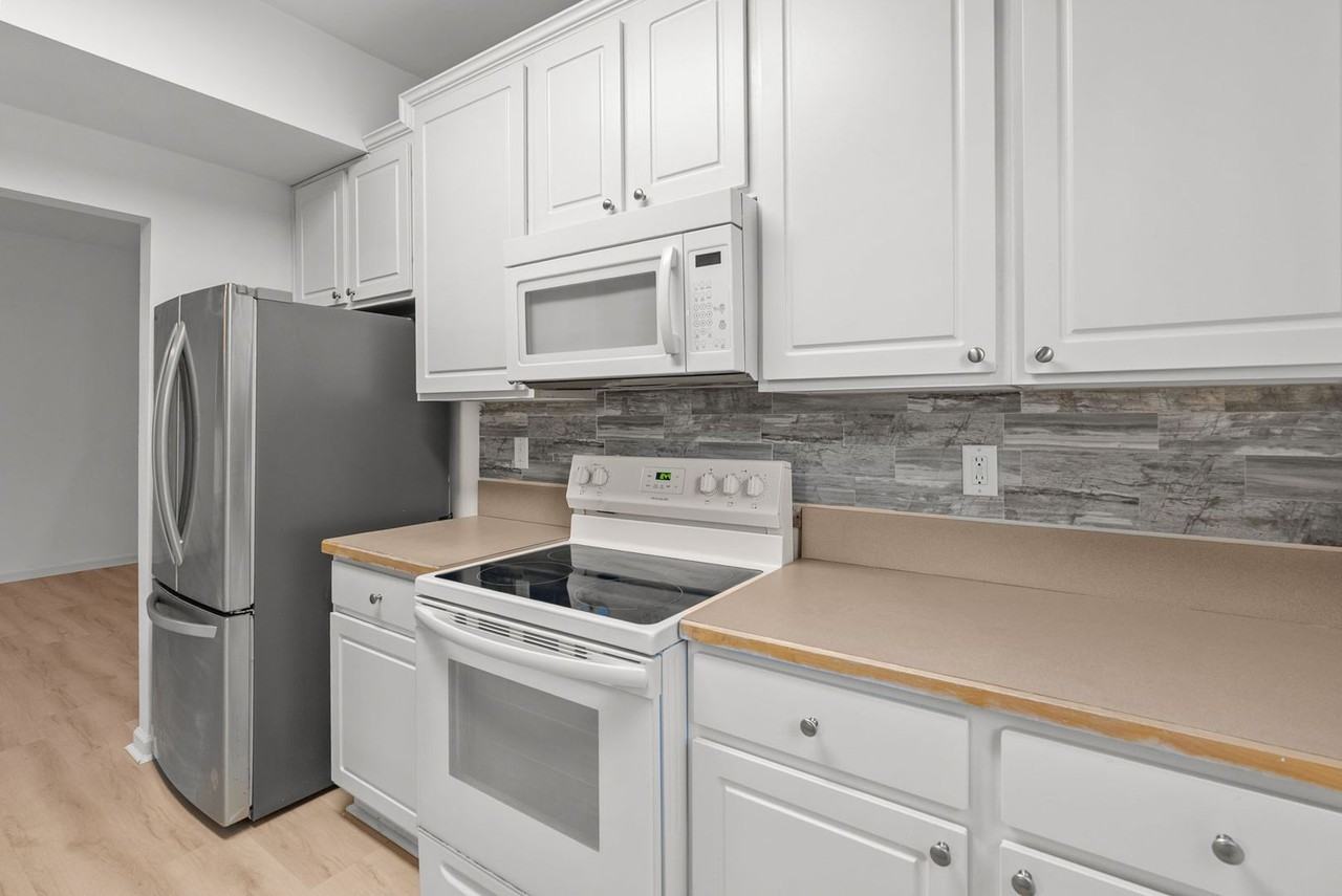 809 23rd St - Photo 4 of 39