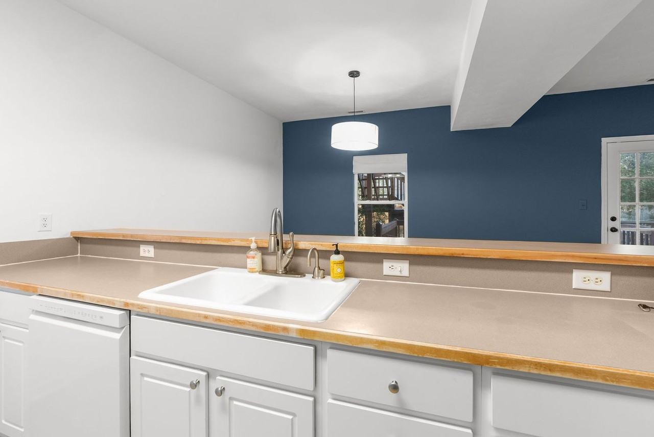 809 23rd St - Photo 5 of 39