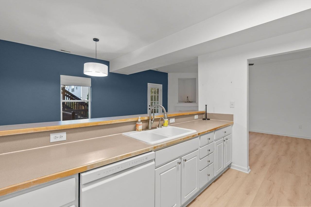 809 23rd St - Photo 6 of 39