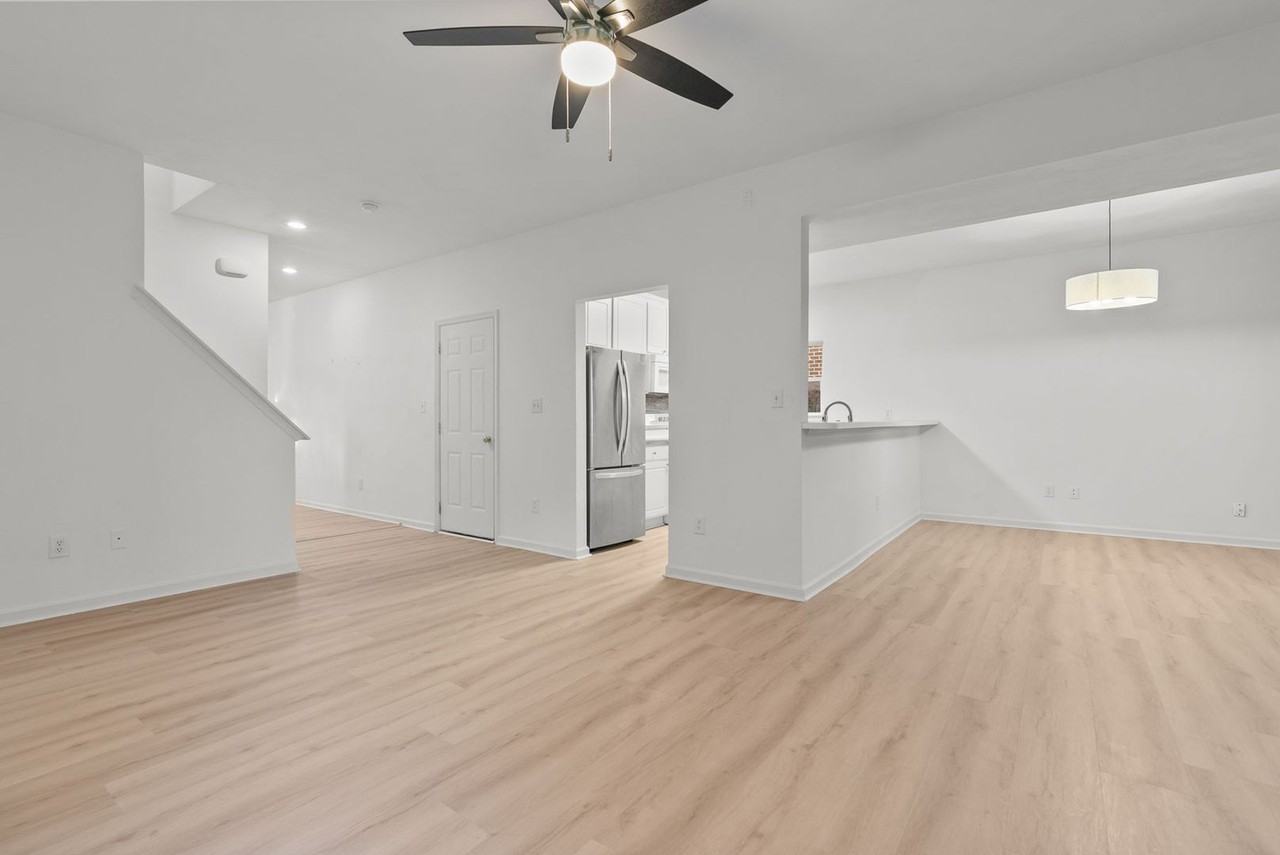 809 23rd St - Photo 7 of 39