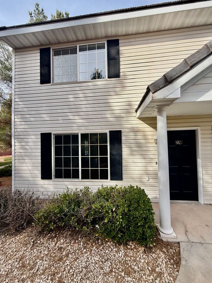 1735 W 540 N - Photo 2 of 25