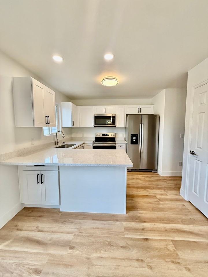 1735 W 540 N - Photo 7 of 25