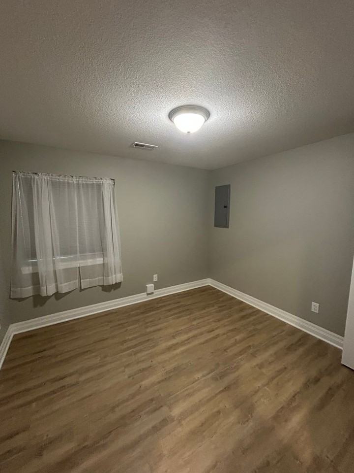 1124 Sontag Ct - Photo 3 of 26