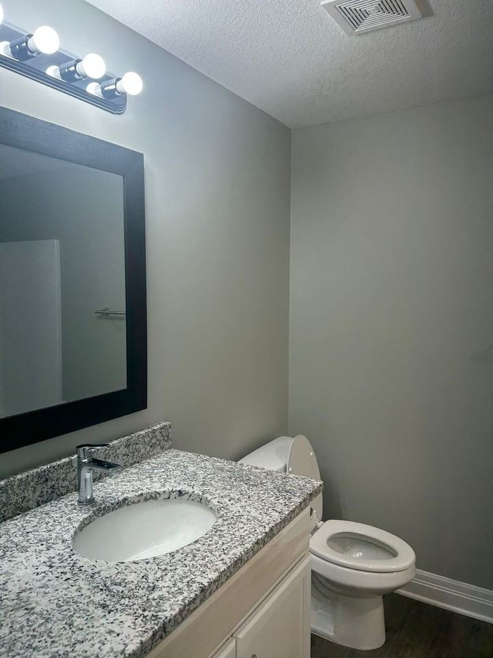 1124 Sontag Ct - Photo 5 of 26