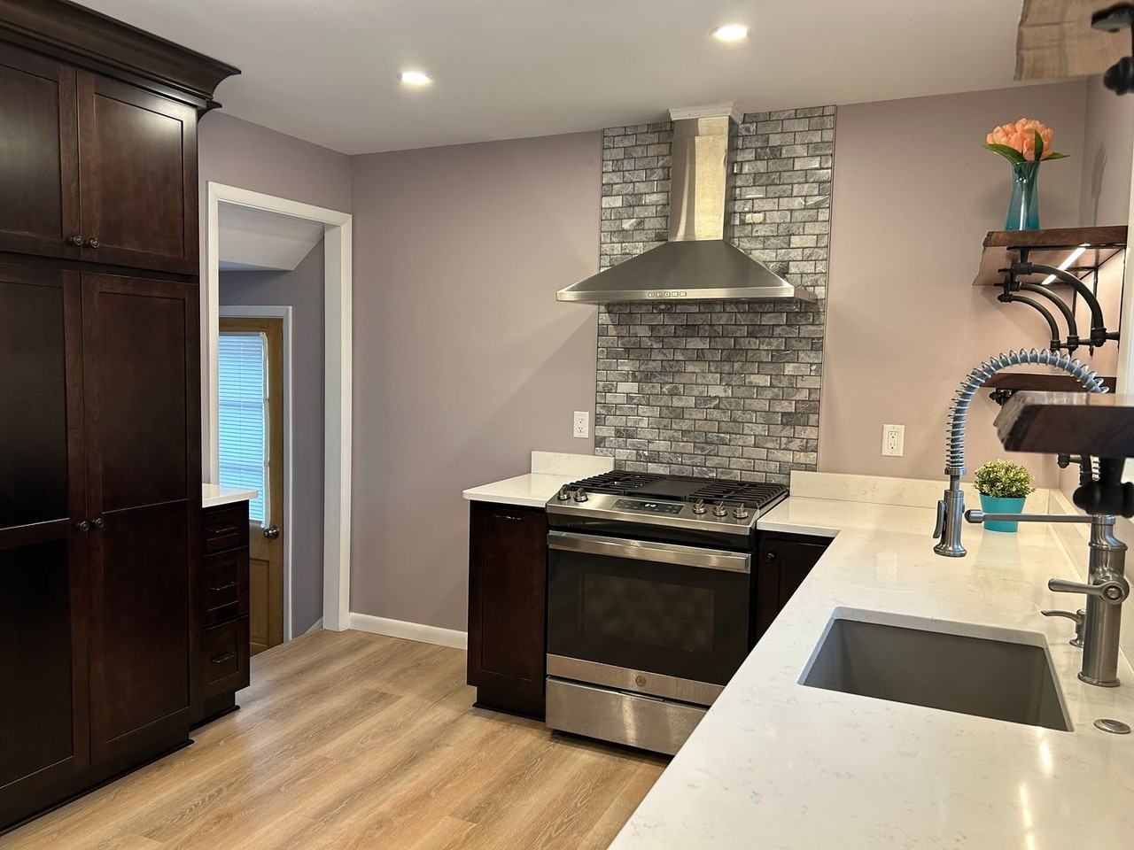 1589 Fruitland Ave - Photo 4 of 50