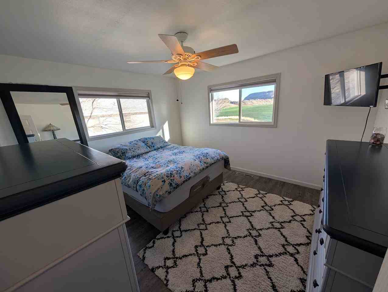 913 29th St - Photo 3 of 11