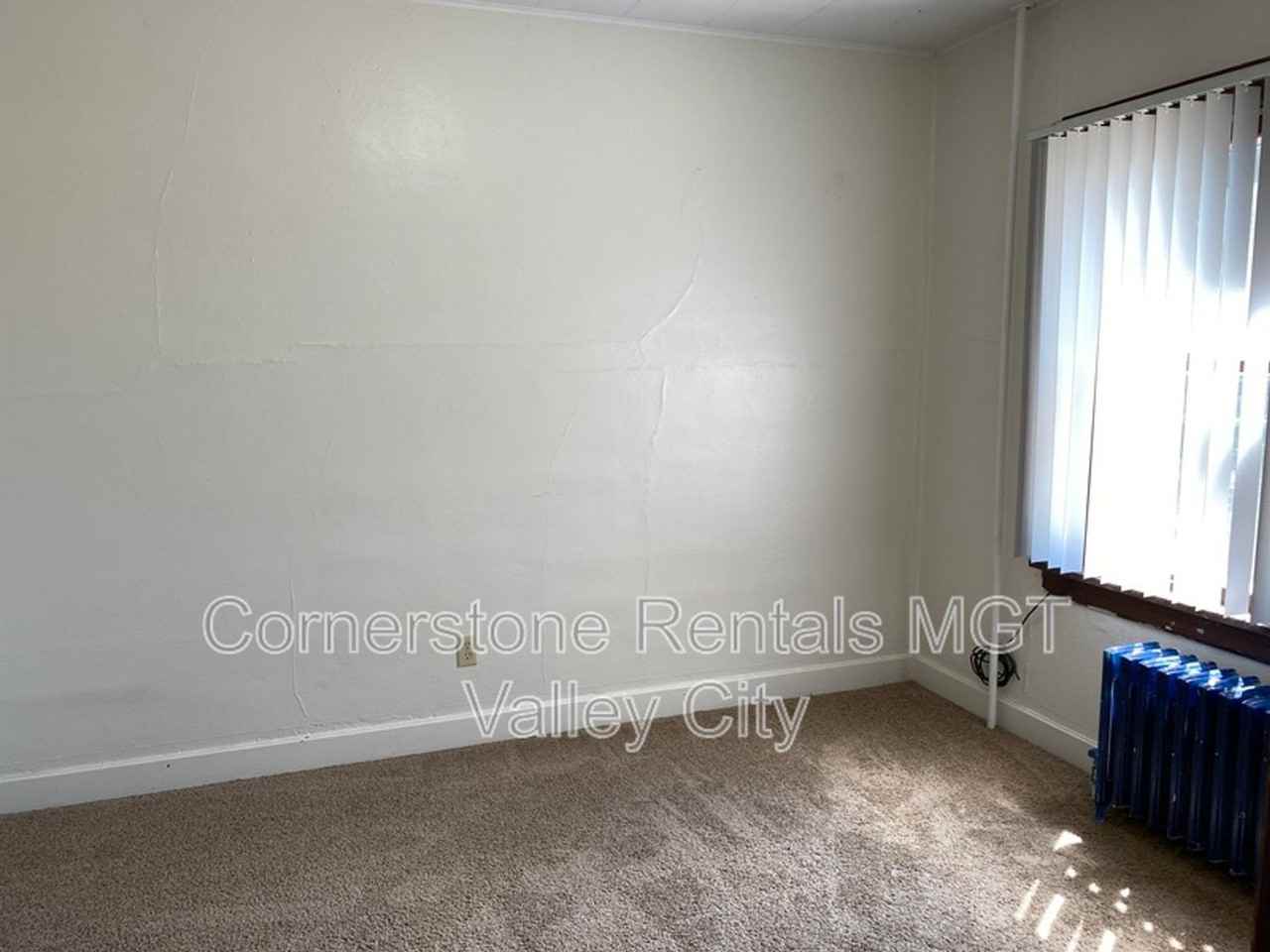 264 College St SE - Photo 3 of 26