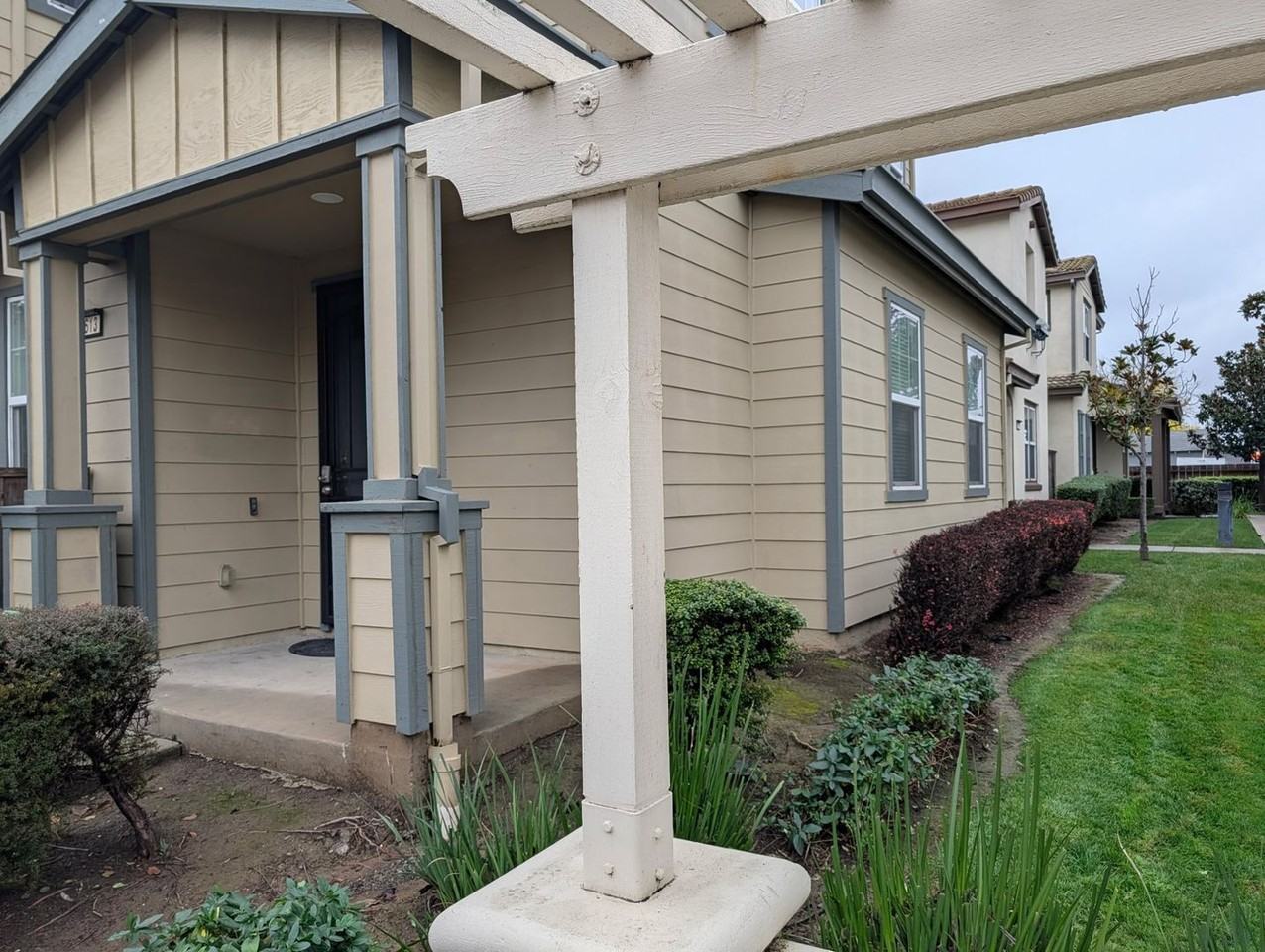 1613 Centennial Dr - Photo 2 of 12