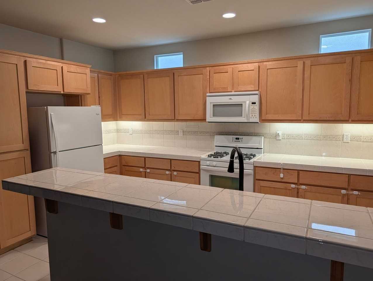 1613 Centennial Dr - Photo 6 of 12